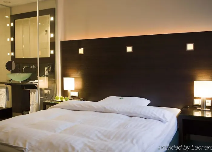 מלון Flemings Frankfurt Hamburger Allee 4*